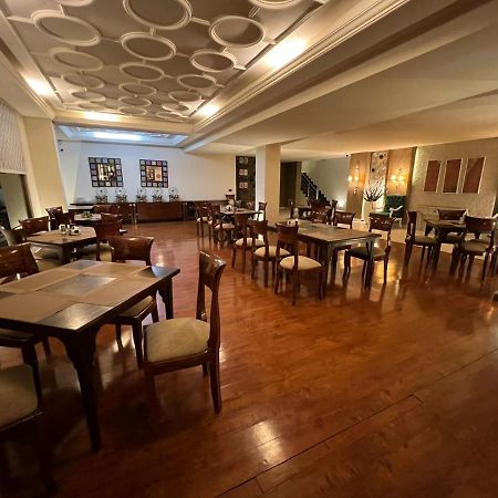 Shelton Suites Бурбан Екстериор снимка