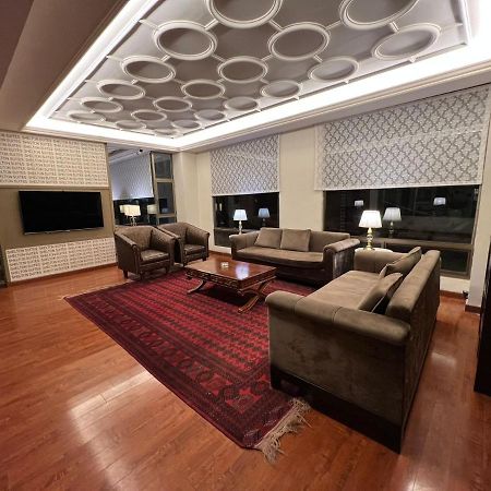 Shelton Suites Бурбан Екстериор снимка