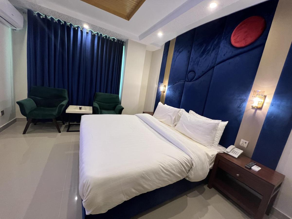 Shelton Suites Бурбан Екстериор снимка