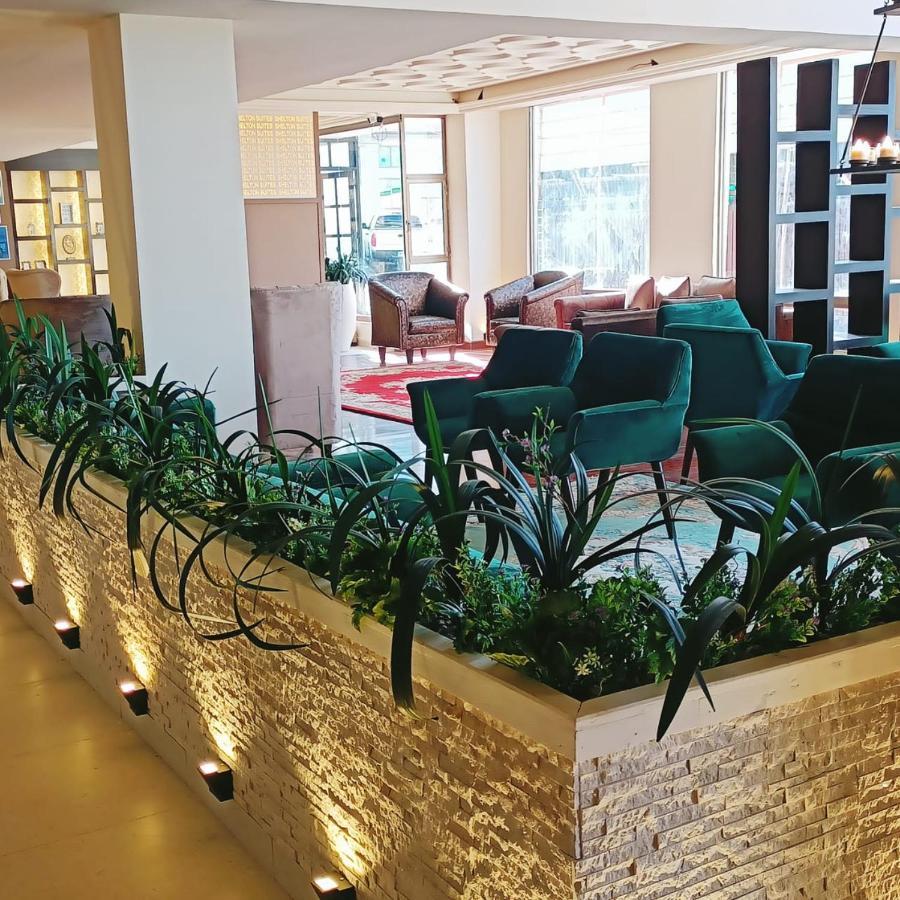 Shelton Suites Бурбан Екстериор снимка