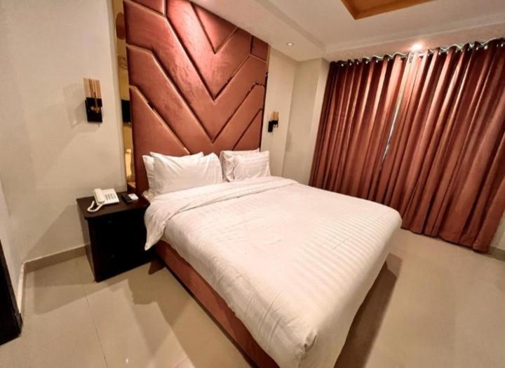 Shelton Suites Бурбан Екстериор снимка