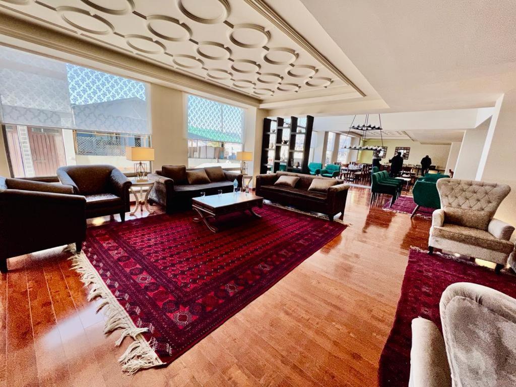 Shelton Suites Бурбан Екстериор снимка