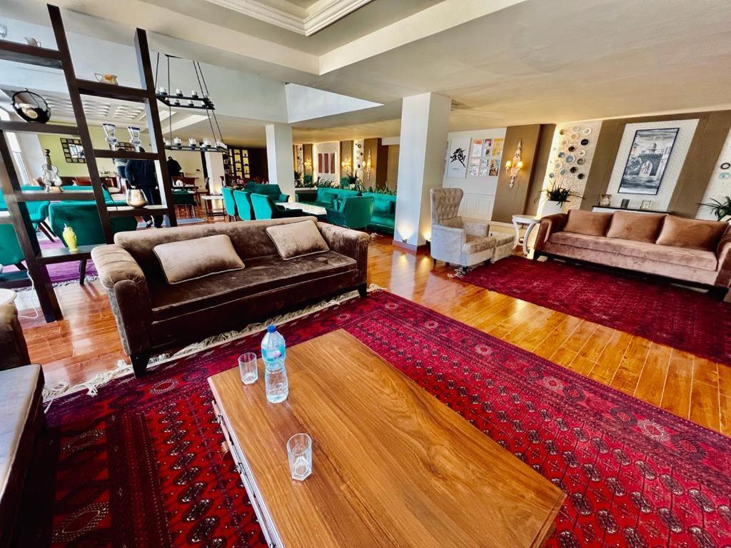 Shelton Suites Бурбан Екстериор снимка