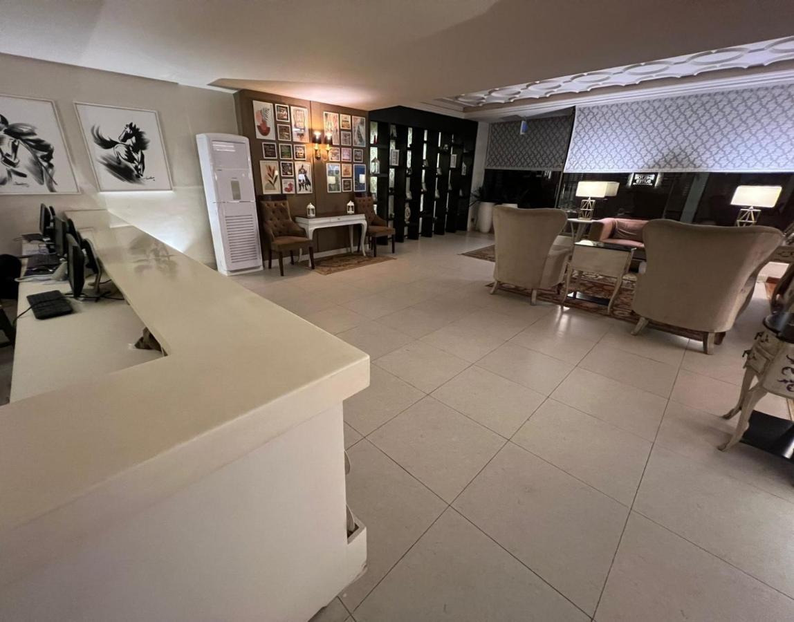 Shelton Suites Бурбан Екстериор снимка